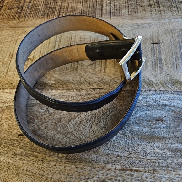 W. Kleinberg Neiman Marcus chocolate brown leather belt Gold tone buckle Size 36 - Picture 1 of 11